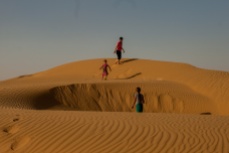 Jouons dans les dunes
